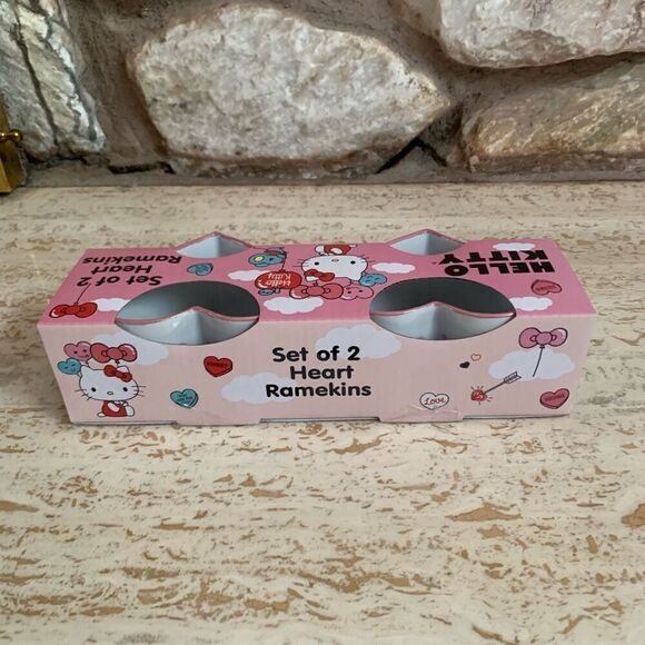 Hello kitty Valentines Day Ramekin - Picture 4 of 10